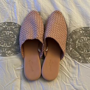 NWOT Universal Thread Mules